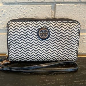 Tory Burch Kerrington Zip Continental Zip Around Wallet Wristlet Logo Preppy